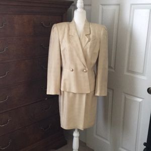 LAST CHANCE SALE FOR THIS BEAUTIFUL KASPER PETITE SIZE 8 TWO PIECE, ELEGANT SUIT